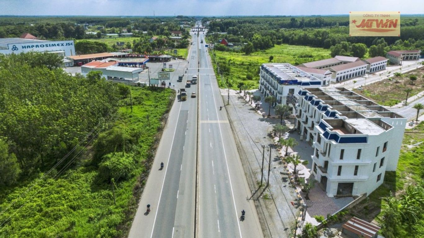 Mặt tiền đường DT741 (45m) tại Khu đô thị Alana City thuận tiện di chuyển đi các khu vực lân cận